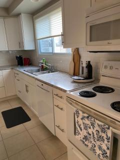 Cheerful 4 bedroom with sunroom - Belleville - 2