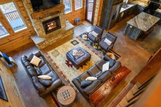 Sleeps18-Walk2Town-HotTub-Firepit-Playground-Games - 2