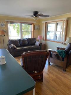 Apple Tree Cottage -1000 Islands - 1