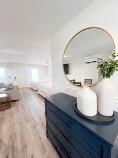 3007 Queen Suite , 3rd Floor Oasis - Surf City - 2