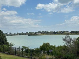 Stunning backyard with sea views - Takanini - 8