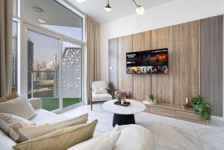 Panoramic! Burj Khalifa and Canal View! - 0