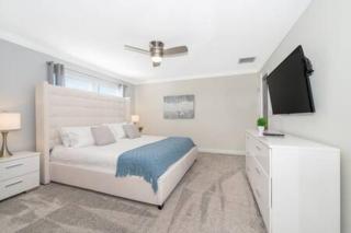 Gorgeous Storey Lake 4BR - 1