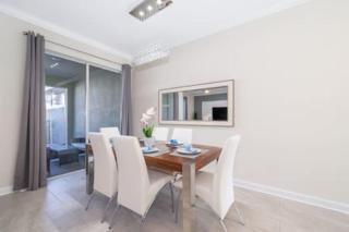 Gorgeous Storey Lake 4BR - 1