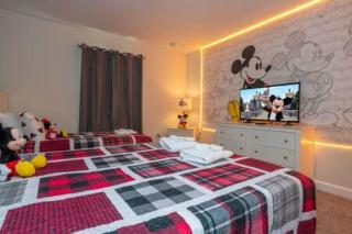 Gorgeous Home with pool and lake view - 9