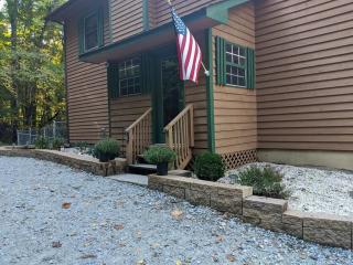 Cozy 5BR Cabin Retreat w Great Views & FirePit - Banner Elk - 0