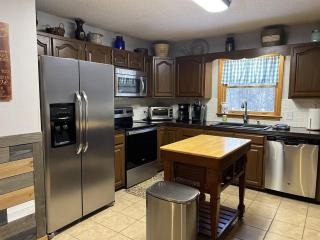 Cozy 5BR Cabin Retreat w Great Views & FirePit - Banner Elk - 4