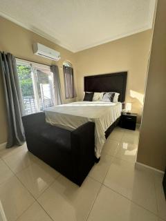 Ramzie's Place - Kingston - 3