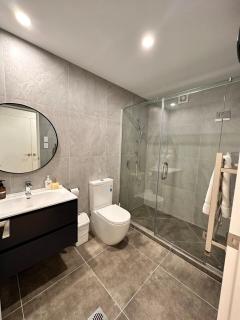 Edge West Home at handy location - Auckland - 7