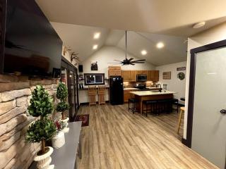 Twin Oaks Cabin at Linville, Private, New remodel - Newland - 1
