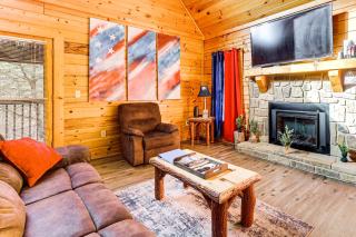 Cabin with Deck, Hot Tub and Douglas Lake Resort Perks - Sevierville - 6