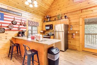 Cabin with Deck, Hot Tub and Douglas Lake Resort Perks - Sevierville - 2