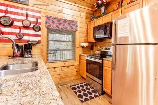 Cabin with Deck, Hot Tub and Douglas Lake Resort Perks - Sevierville - 1