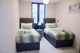 Birmingham Gem 2-Bed with Netflix, Fun & Parking - 5