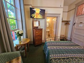 Hotel Planter - La Conner - 2