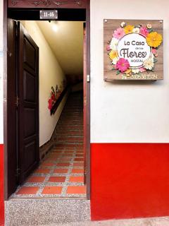 La Casa de las Flores Hostal - 9