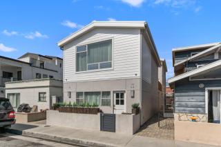 Luxury Beach House with Bay Views, BBQ & Rooftop - Newport Beach - 4