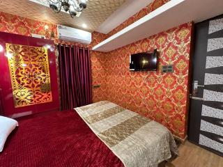 Royal Eden Kingdom Luxury Royal Home Stay - Chennai - 1