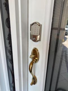 F3 Spacious room with 2 queen beds and TV - Mississauga - 2