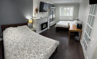 F3 Spacious room with 2 queen beds and TV - Mississauga - 0