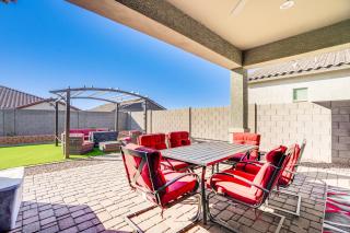 Covered Patio and Community Pool Home in Surprise - Surprise - 8