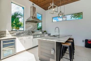 Blue Diamond Beach Home - 2