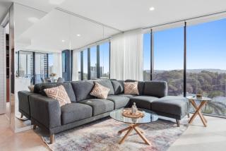 Luxury 3-BR Gold Coast with Breathtaking Views - 4