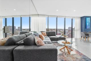 Luxury 3-BR Gold Coast with Breathtaking Views - 7