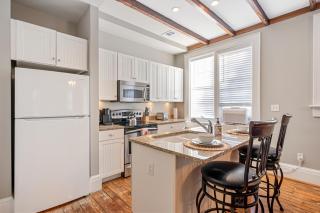 King Bed 2 Baths Near River Shopping Walk Savannah - Savannah - 6