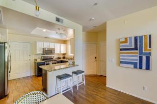 Patio and Pool Access Chic Scottsdale Townhome - Scottsdale - 1