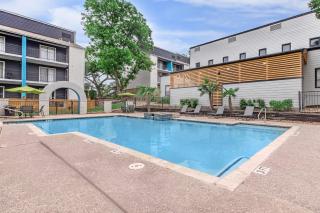 Midnight Gold Retreat near Medical Center and SeaWorld - San Antonio - 1