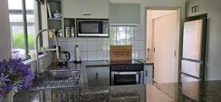 Hosts on the Coast Treetops - 5