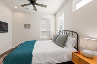 Swamp House Luxury Amenities Chic New 65 inch TV - 9