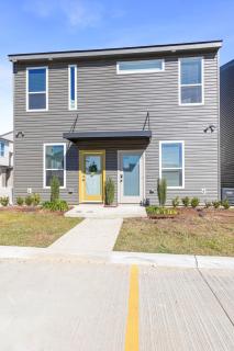 Swamp House Luxury Amenities Chic New 65 inch TV - 3