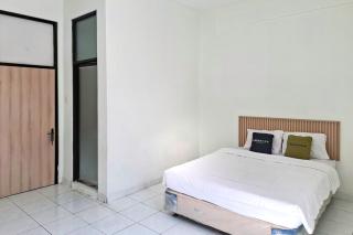 Urbanview Hotel Syariah Wisma Husada near Exit Toll Krapyak Semarang - Semarang - 1