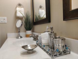 Wonderful, plush & luxurious 3 Bed Room Home - 6
