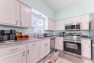 Perfect Getaway at CWE- Entire Home with Free Parking Near Fox, Universities and More! - Saint Louis - 4