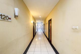 Urbanview Trisula Hotel Makassar - 2