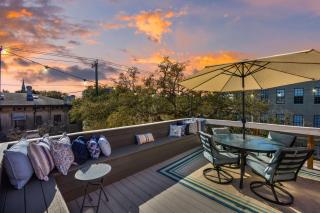 Penthouse! Rooftop Deck Movie Room Walkable - Savannah - 0