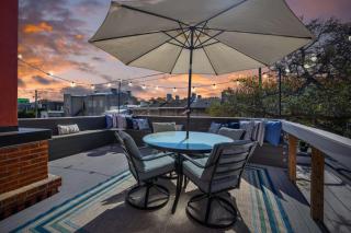 Penthouse! Rooftop Deck Movie Room Walkable - Savannah - 1