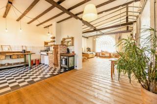 Immerse Yourself Into The Magic Of This Studio And Discover Your Creative Side - Kall - 1