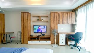 Big and Comfy Studio at Kemang Village Apartment By Travelio - 9