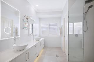 Canal living 3 bed with Pool - Redcliffe - 4