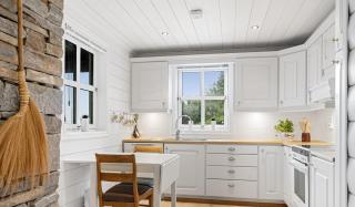 Peaceful Cabin In Skrabbavikjå With Fjord View - Hervik - 1