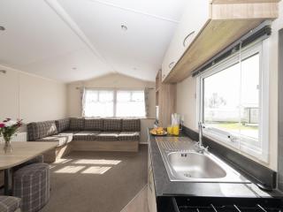 Suncrest Caravan by Belvilla - Looe - 7