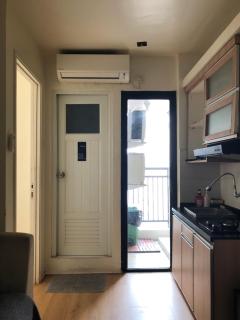 Moagi Stay Geranium - Netflix Ready! at Bassura City Apartment - Jakarta - 5