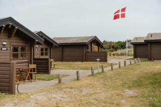A Small Wooden Hut In A Large Community - Ulfborg - 2