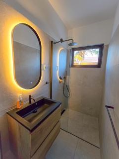 Spacious oasis of light and nature beach villa - 1