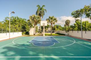 Chic Urban Retreat with Pool, Gym, & Free Parking - Santiago de los Caballeros - 1