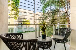 Chic Urban Retreat with Pool, Gym, & Free Parking - Santiago de los Caballeros - 6